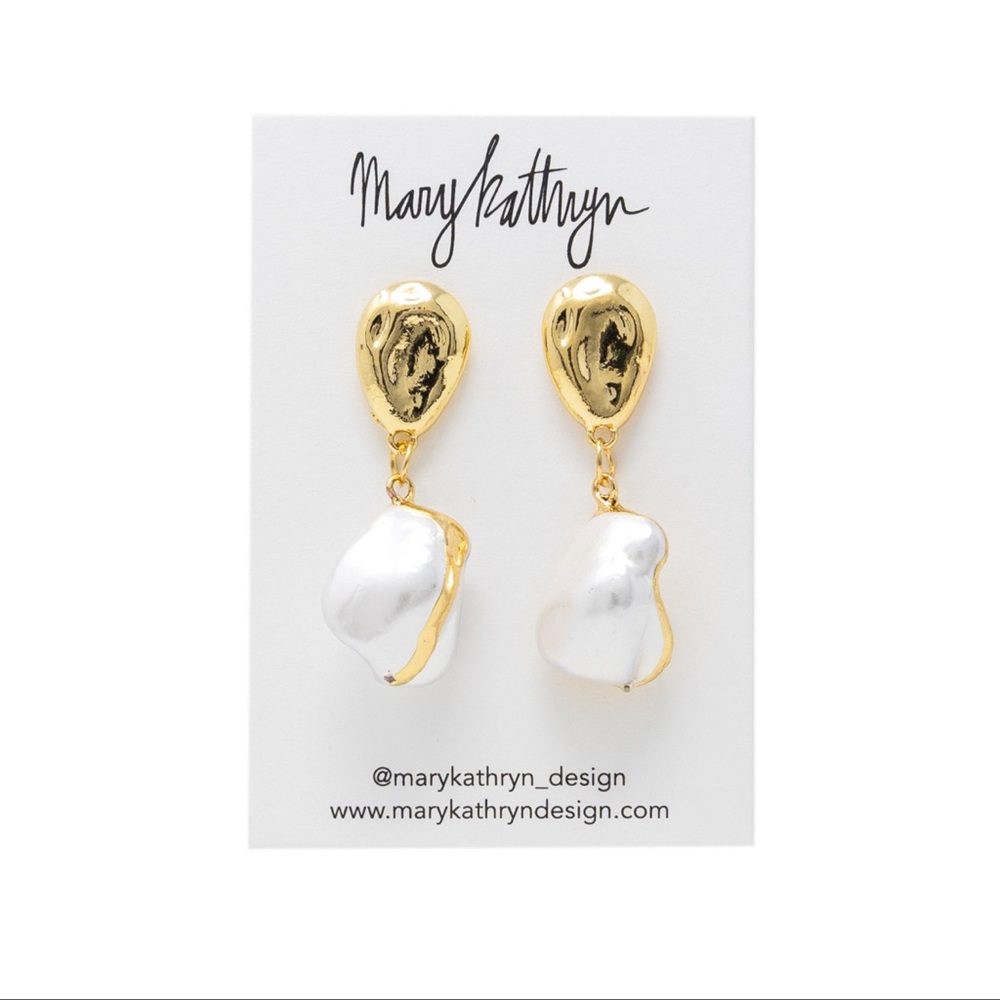 Gold-Plated Drop Earrings with White Baroque Pearls
